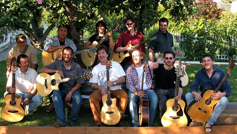 ﻿﻿I partecipanti del corso annuale intensivo di chitarra acustica fingerstyle con Franco Morone a Malosco in Trentino nel 2007.