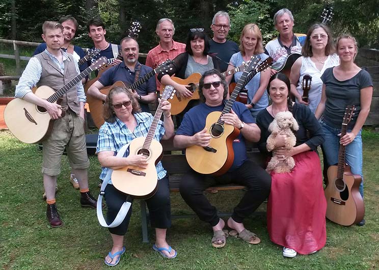 ﻿﻿I partecipanti del corso annuale estivo annuale di chitarra acustica fingerstyle con Franco Morone a Malosco in Trentino nel 2016