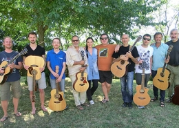 Workshop di chitarra fingerstyle con Franco Morone al casale marchigiano Poggio agli Ulivi sede dell'Acoustic Guitar Workshops.